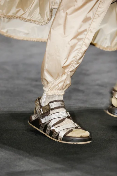 Look 27